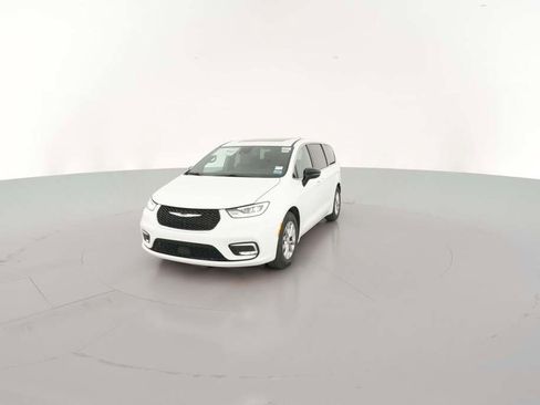 New 2026 Chrysler Pacifica Limited image 3