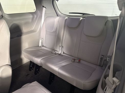 Used 2021 Kia Sedona LX FWD image 24