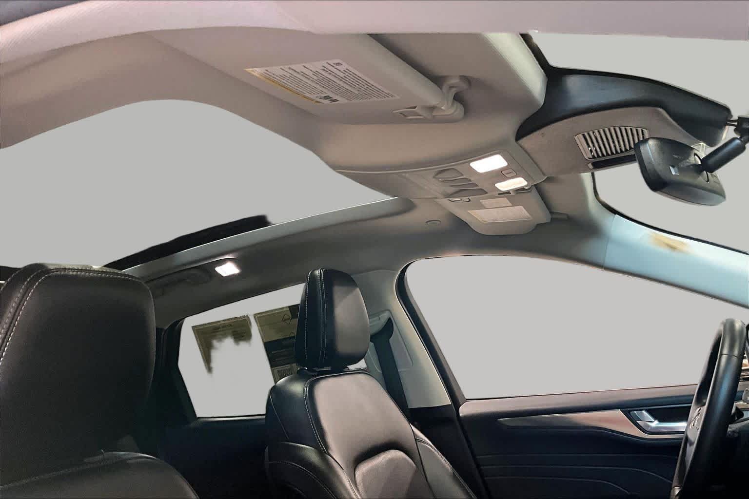 Used 2022 Ford Escape Titanium FWD image 14