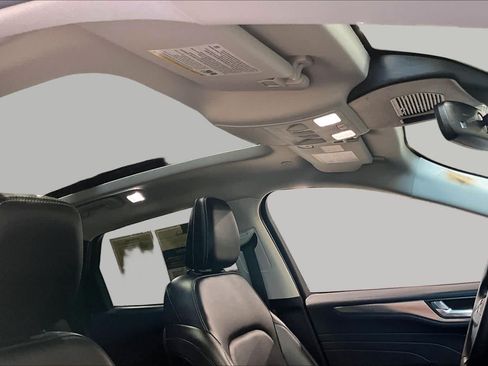 Used 2022 Ford Escape Titanium FWD image 14