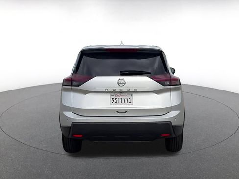Used 2025 Nissan Rogue SV FWD image 12