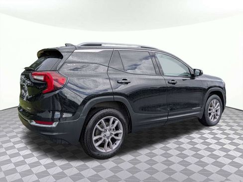 Used 2024 GMC Terrain SLT AWD/4WD image 3