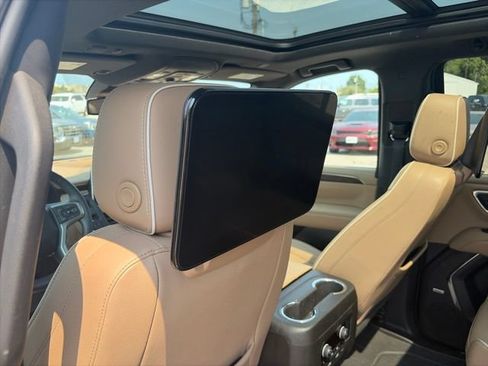 Used 2023 Chevrolet Tahoe Premier AWD/4WD image 13