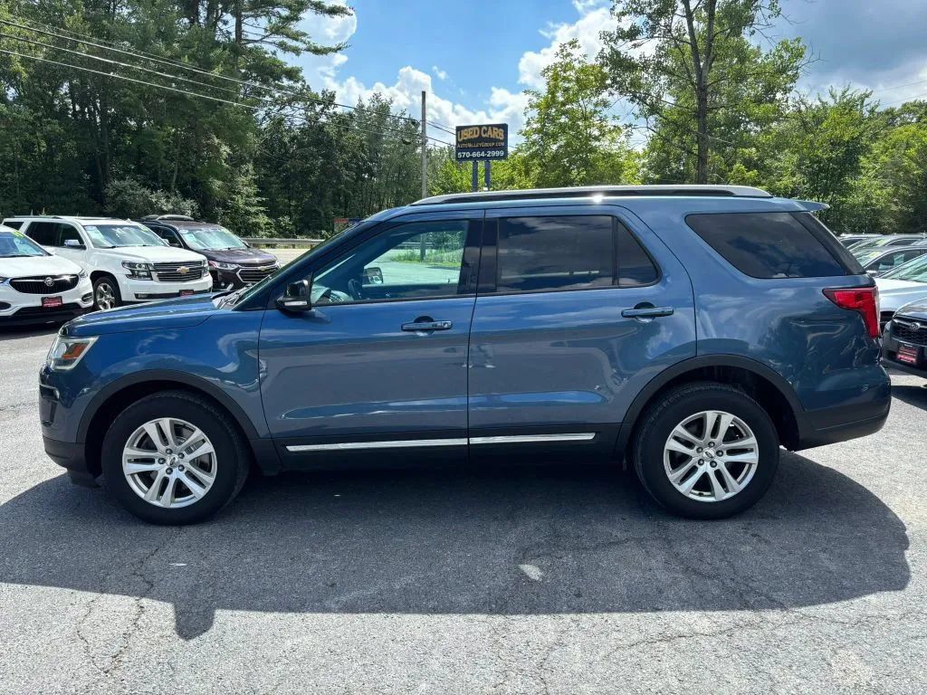 Used 2018 Ford Explorer XLT w/ Equipment Group 202A AWD/4WD image 5