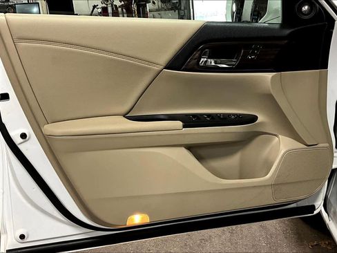 Used 2016 Honda Accord EX-L image 20