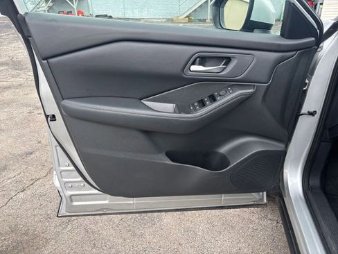 Used 2025 Nissan Rogue SV FWD image 18