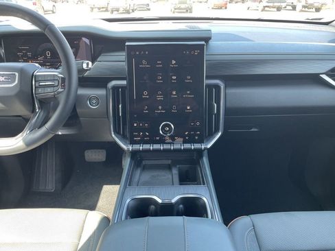 Used 2025 GMC Acadia AT4 w/ LPO, Floor Liner Package AWD/4WD image 11