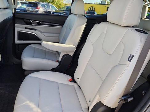 New 2025 Kia Telluride S image 14