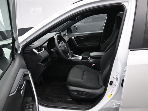 Certified 2025 Toyota RAV4 SE image 9