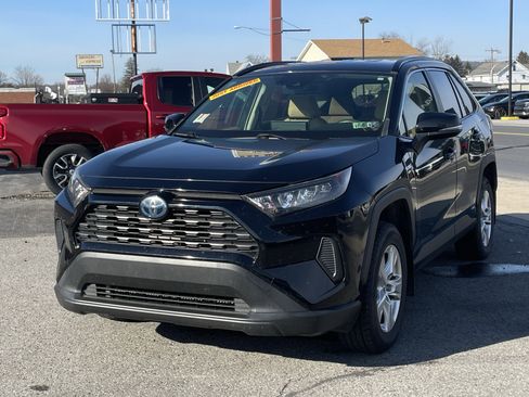 Used 2019 Toyota RAV4 LE image 8