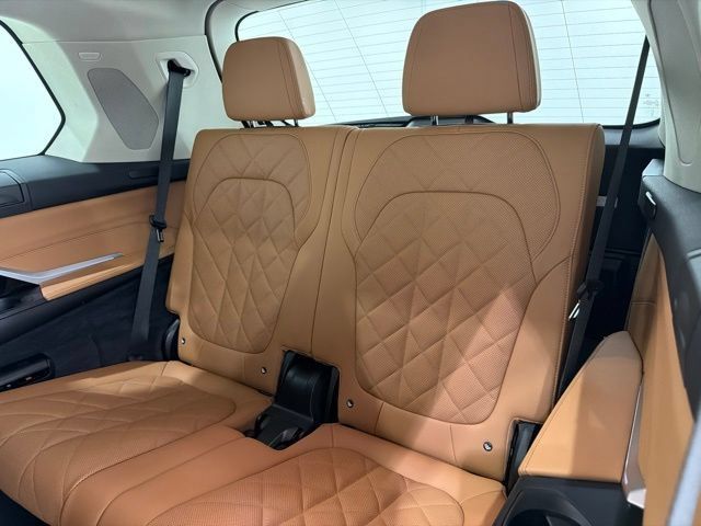 Used 2026 BMW X7 xDrive40i AWD/4WD image 18