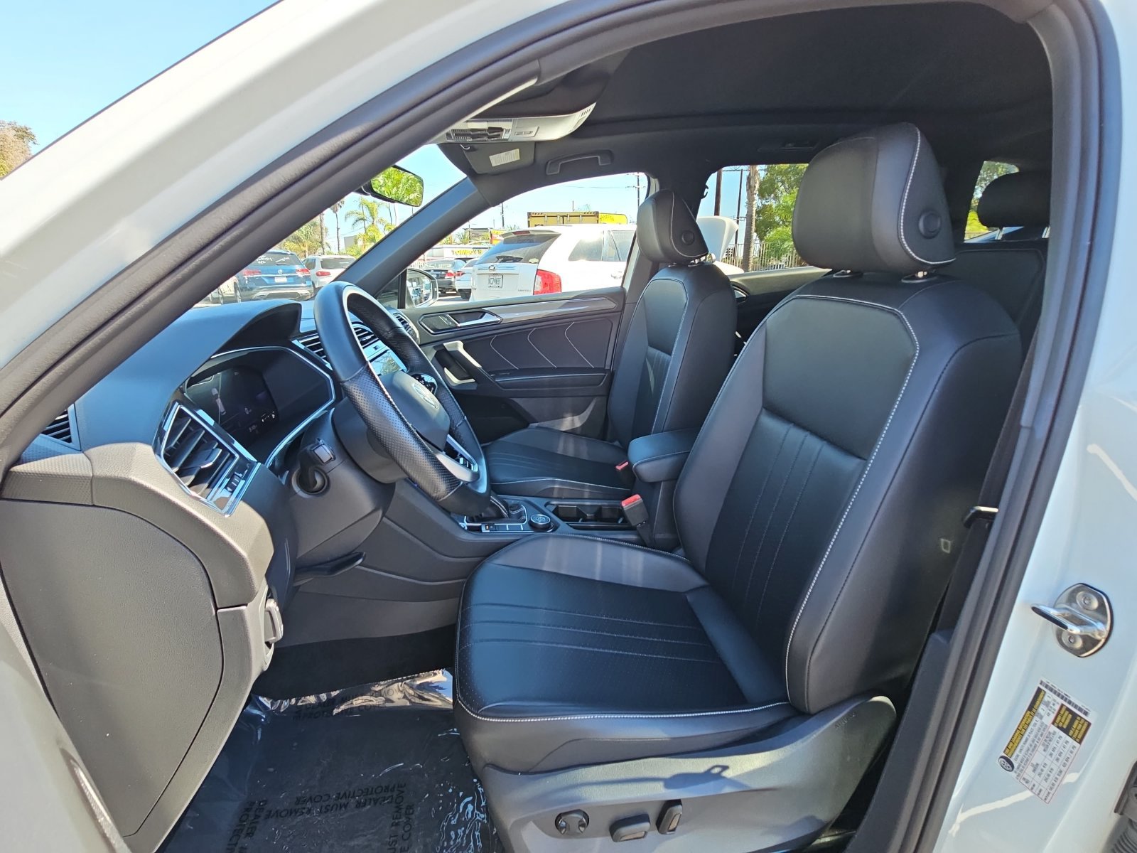 Certified 2023 Volkswagen Tiguan SE R-Line AWD/4WD image 14