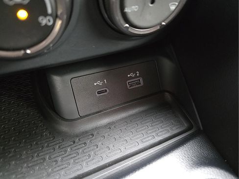 Used 2024 Nissan Z Performance w/ Floor Mat Package RWD image 17
