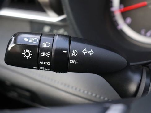 Used 2022 Toyota Highlander LE image 22