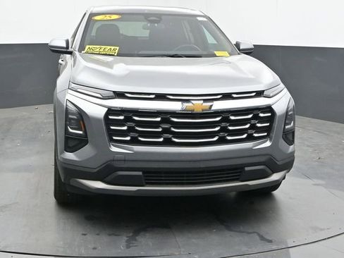 Used 2025 Chevrolet Equinox LT AWD/4WD image 3