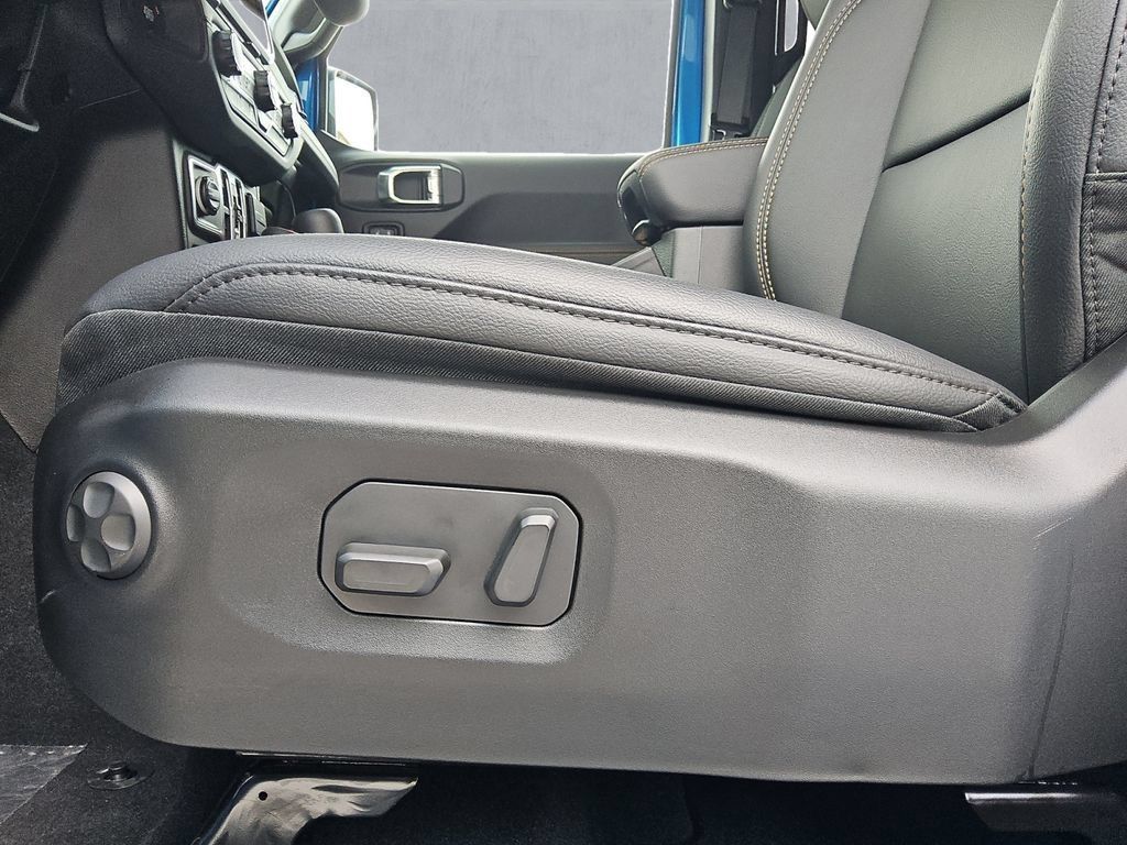New 2026 Jeep Gladiator Sport AWD/4WD image 16