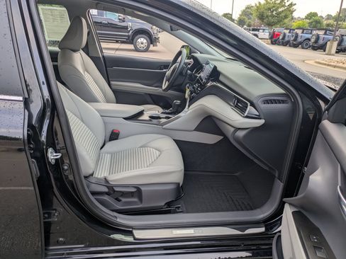 Used 2024 Toyota Camry SE FWD image 33