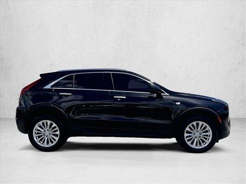 Used 2024 Cadillac XT4 Luxury w/ Cold Weather Package FWD image 5