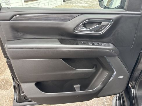 Used 2023 GMC Yukon SLT w/ SLT Premium Package image 19