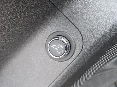 Used 2023 GMC Acadia SLT w/ Technology Package image 28