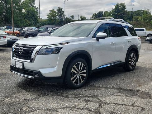 New 2025 Nissan Pathfinder Platinum w/ Cargo Package image 2