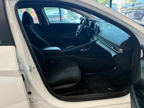 Used 2026 Hyundai Elantra SE FWD image 24