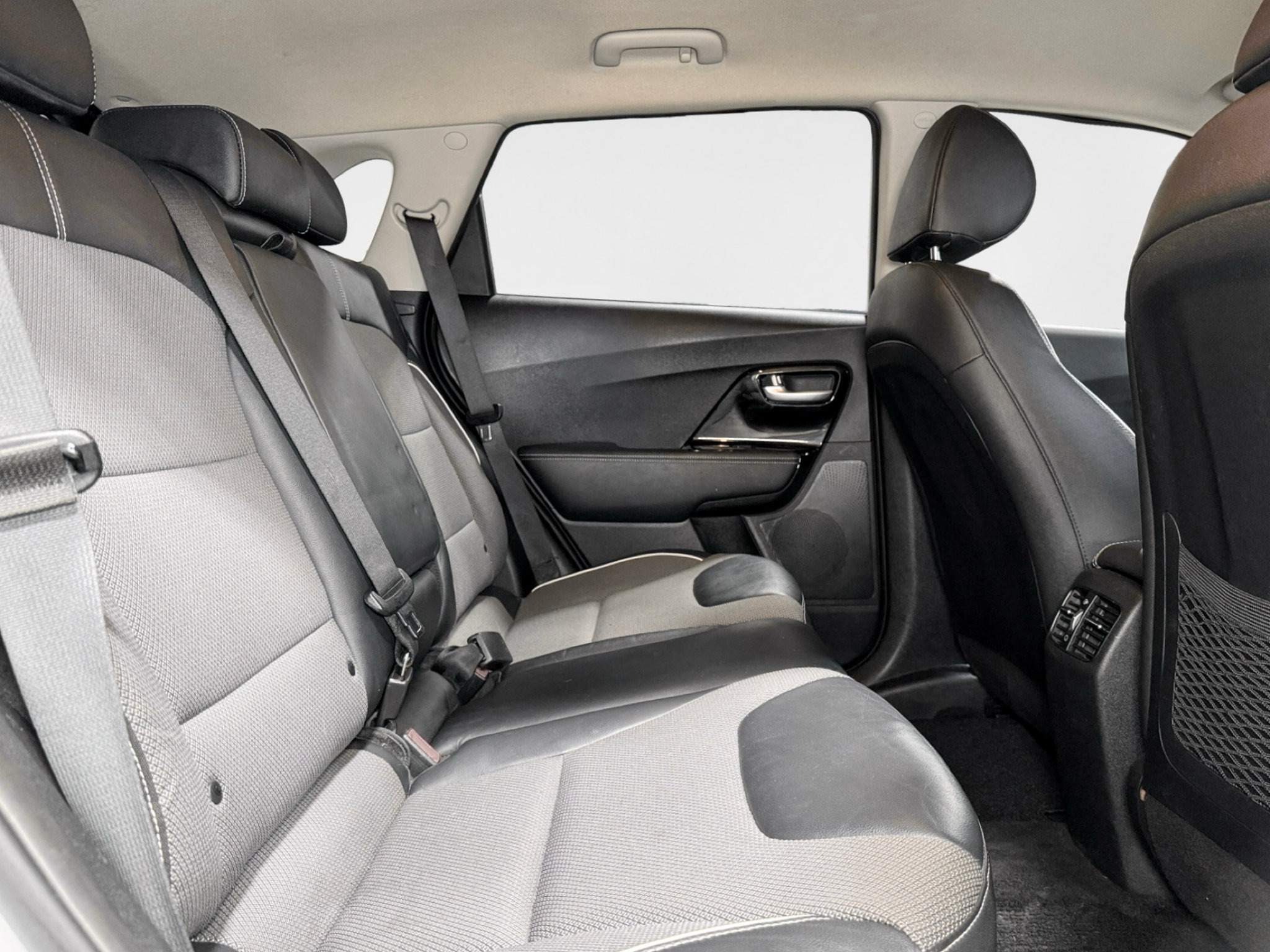 Used 2019 Kia Niro EX w/ Cold Weather Package 2.0 FWD image 21