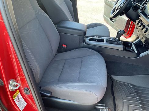 Used 2017 Toyota Tacoma TRD Off-Road image 14