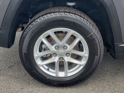 New 2026 Jeep Grand Cherokee Laredo AWD/4WD image 6