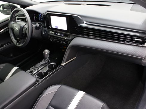 Used 2025 Toyota Camry SE FWD image 35