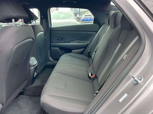 Used 2025 Hyundai Elantra SEL image 10