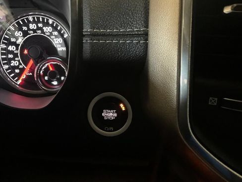 Used 2019 RAM 1500 Laramie AWD/4WD image 22