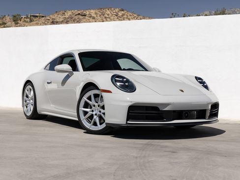 Certified 2025 Porsche 911 Carrera RWD image 9