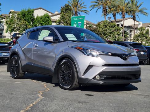 Used 2019 Toyota C-HR LE FWD image 1