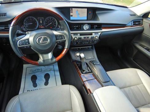 Used 2017 Lexus ES 350 Sedan image 2