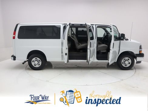Used 2019 Chevrolet Express 3500 LT w/ LT Preferred Equipment Group RWD image 3