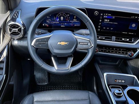 Used 2026 Chevrolet Equinox LT w/ Convenience Package II FWD image 6