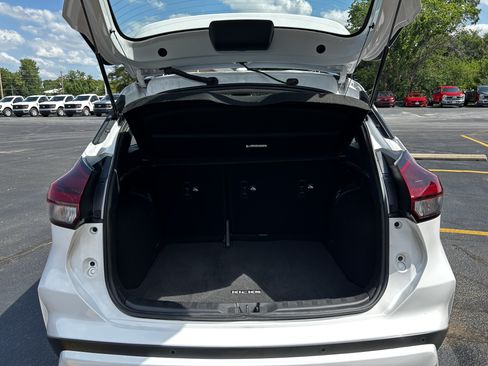 Used 2024 Nissan Kicks SR w/ SR Premium Package FWD image 16