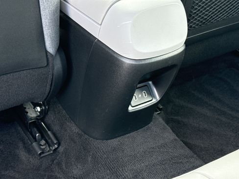 Certified 2025 Hyundai Elantra Limited FWD image 26