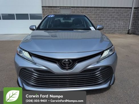 Used 2018 Toyota Camry XLE FWD image 8