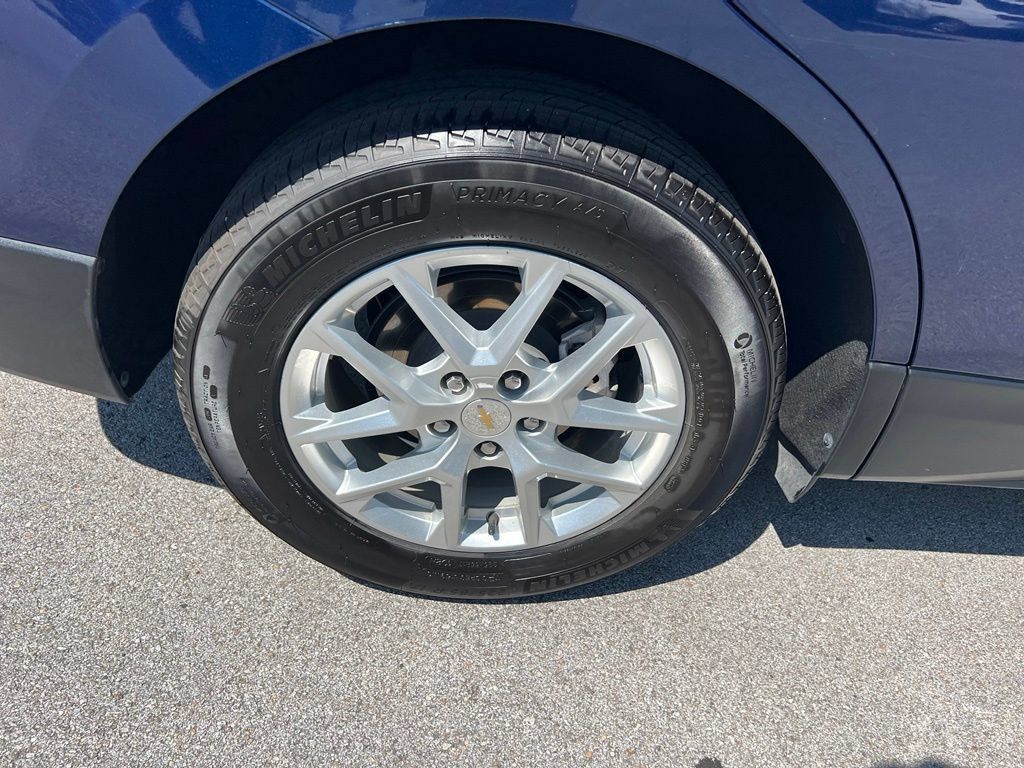 Used 2022 Chevrolet Equinox LT FWD image 11