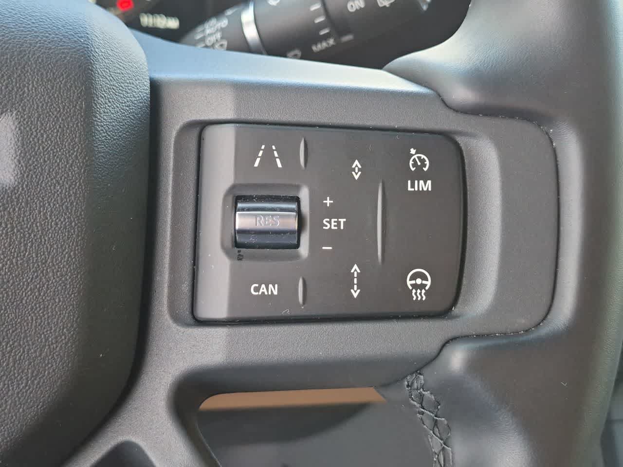 Used 2026 Land Rover Defender 130 X-Dynamic SE AWD/4WD image 25