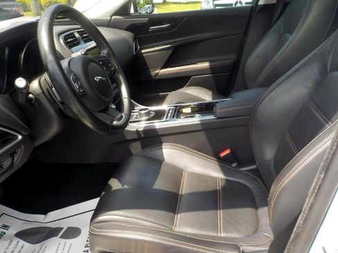 Used 2017 Jaguar XE Prestige image 18
