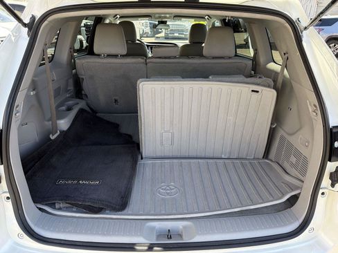 Used 2017 Toyota Highlander LE FWD image 23