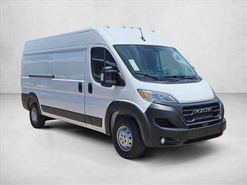 Used 2024 RAM ProMaster 2500 w/ Convenience Group FWD image 3