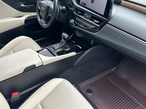 Certified 2023 Lexus ES 300h w/ Premium Package image 12