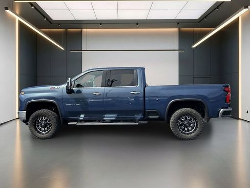 Used 2025 Chevrolet Silverado 3500 LTZ w/ LTZ Plus Package AWD/4WD image 2
