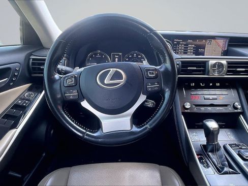 Used 2018 Lexus IS 300 w/ Comfort Package RWD image 5