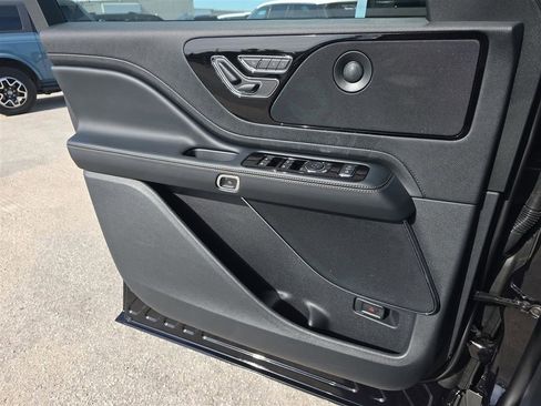 New 2025 Lincoln Aviator 2WD w/ Equipment Group 101A image 18