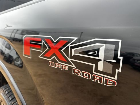 Used 2018 Ford F150 Platinum w/ Equipment Group 701A Luxury image 9